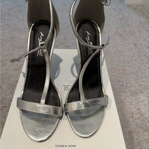 Anne Michelle Metallic Silver Heels